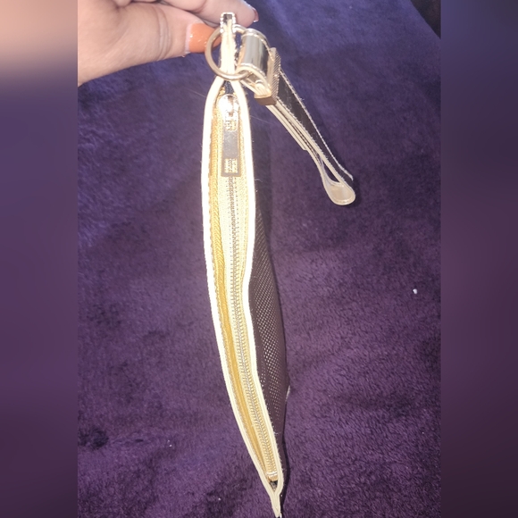 Beautiful Metallic Gold Women's Clutch/Wristlet - Picture 5 of 11